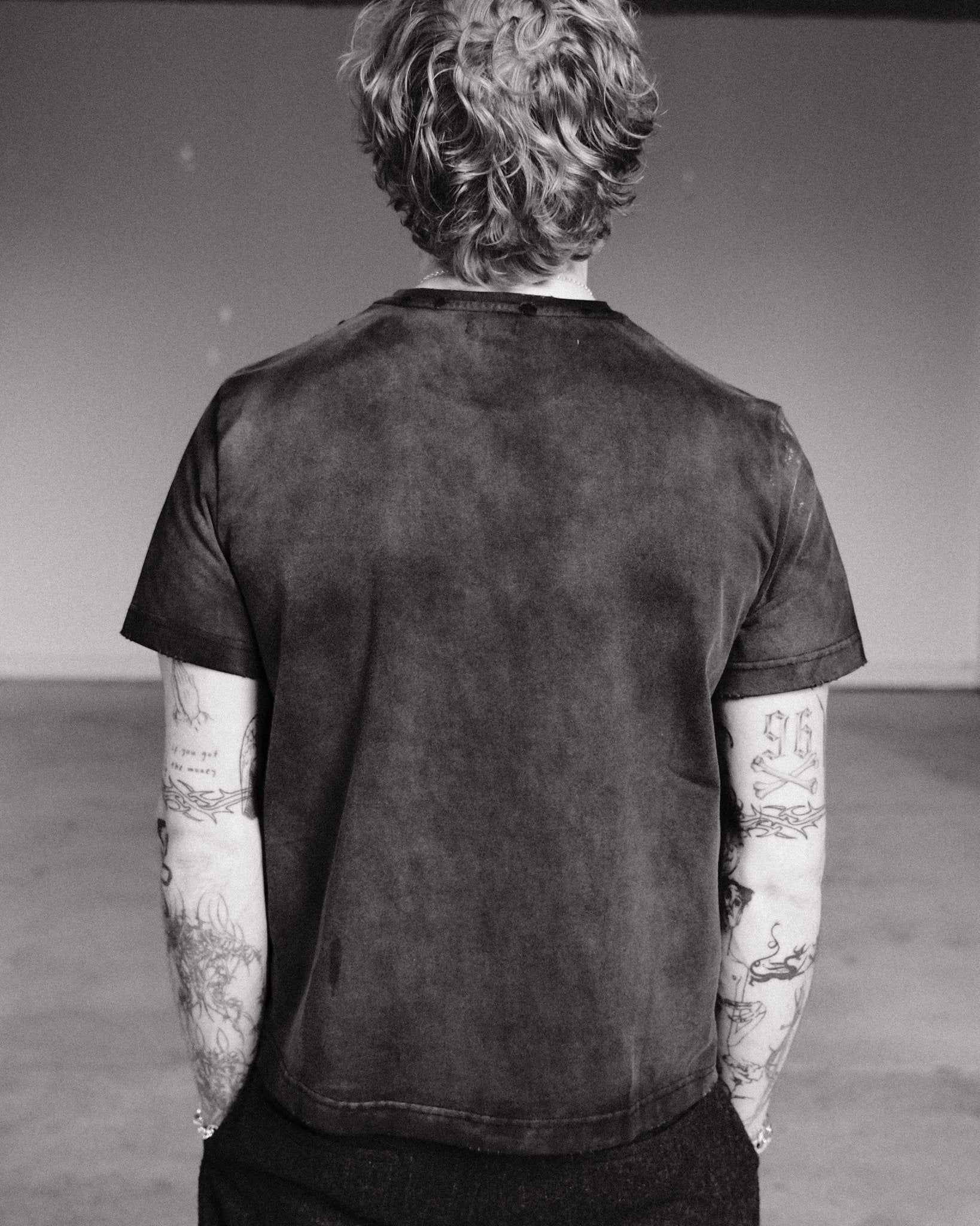 DISTRESSED CROPPED TEE - VINTAGE BLACK - North Cross -