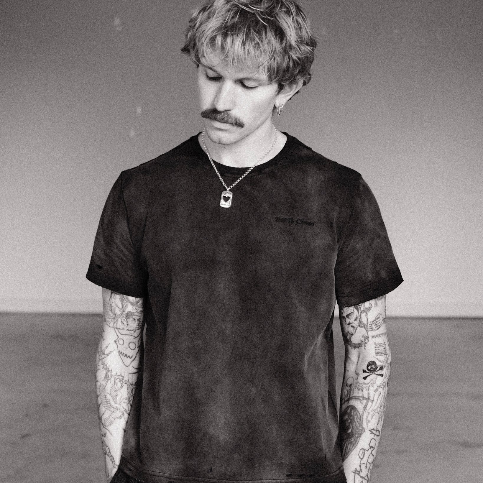 DISTRESSED CROPPED TEE - VINTAGE BLACK - North Cross - 