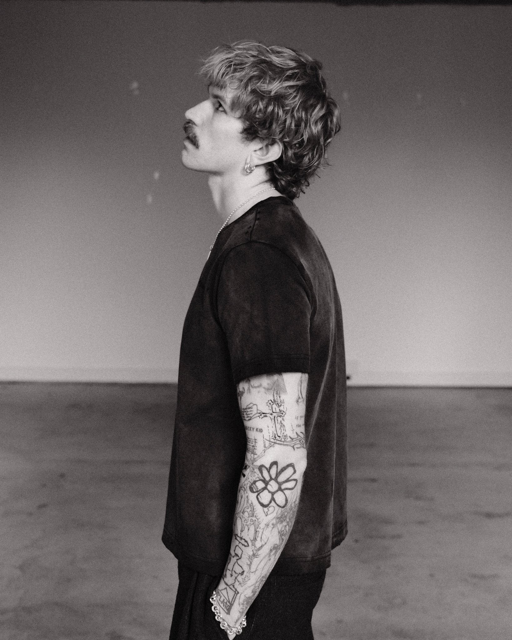 DISTRESSED CROPPED TEE - VINTAGE BLACK - North Cross - 